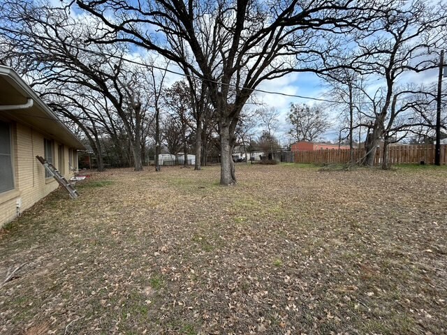 Building Photo - 315 Tee Dr