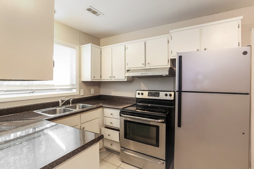 Building Photo - 1550 Flicker Rd