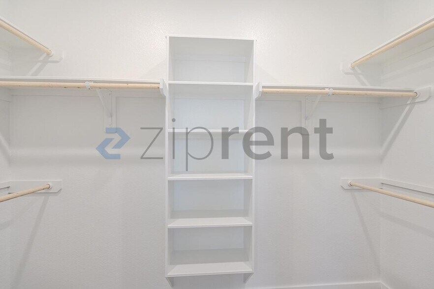 Building Photo - Unit