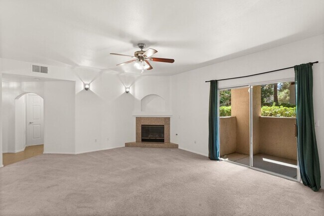Building Photo - Beautiful 2 Bed 2 Bath ground floor condo in Guard Gated Green Valley Community. 1 Car garage!