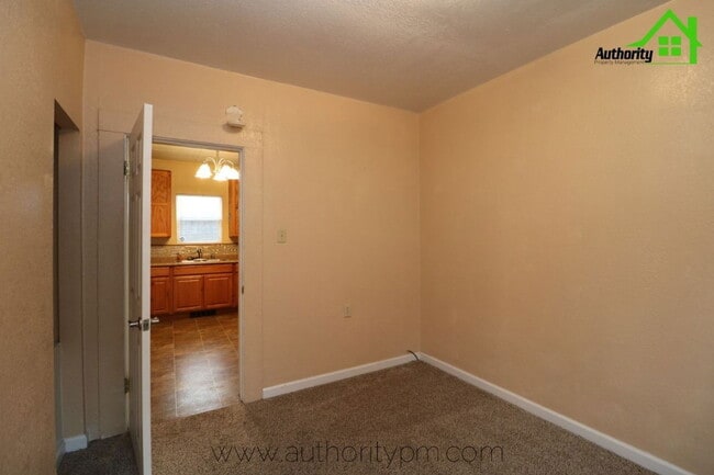 Building Photo - 1201 Willis St