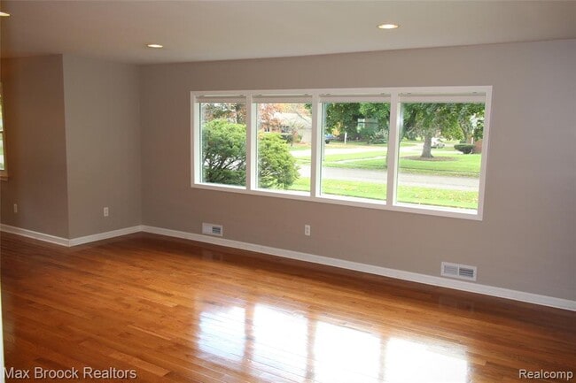 Building Photo - 32349 Sheridan Dr