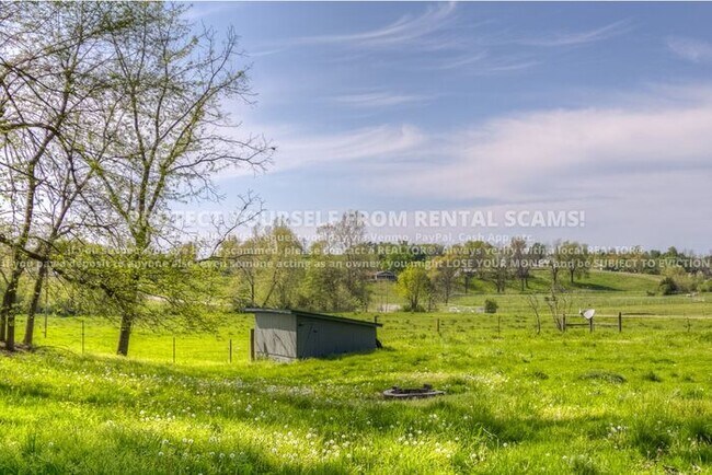 Building Photo - 369 Steele Rd