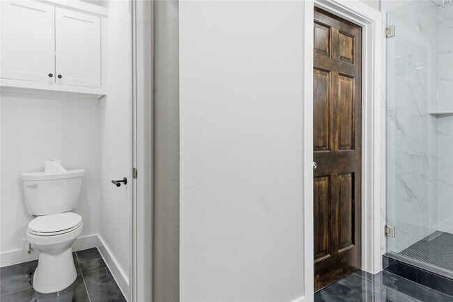 Building Photo - 430 N Hutcheson St