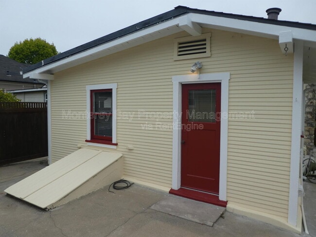 Building Photo - 668 Van Buren St