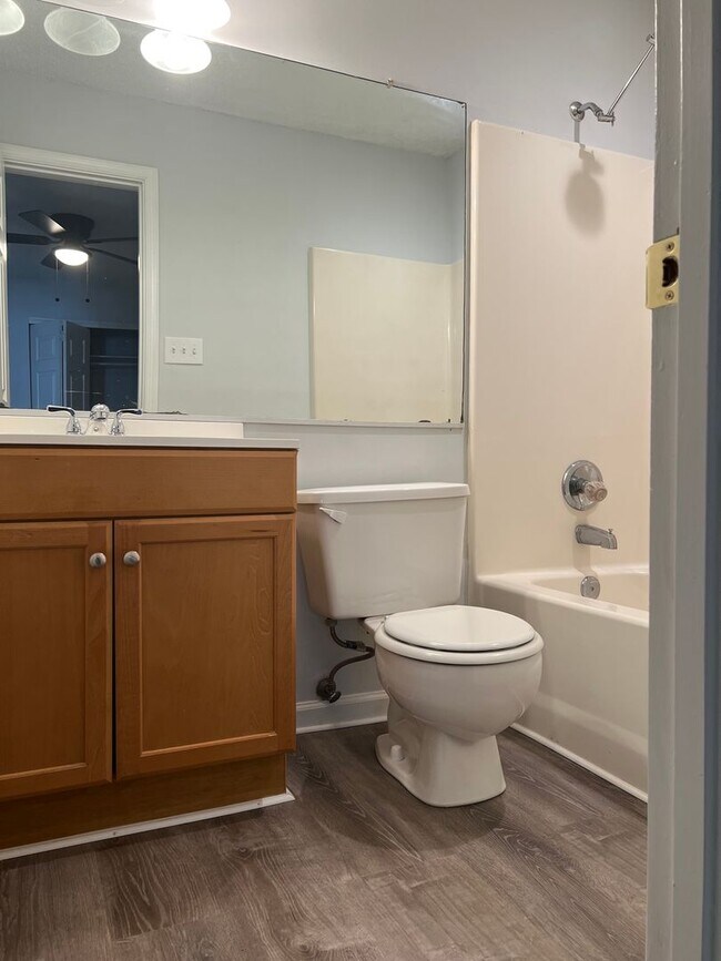 Building Photo - 233 B Lantana Ln