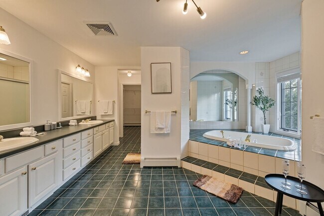 Building Photo - 321 Museum Village Rd