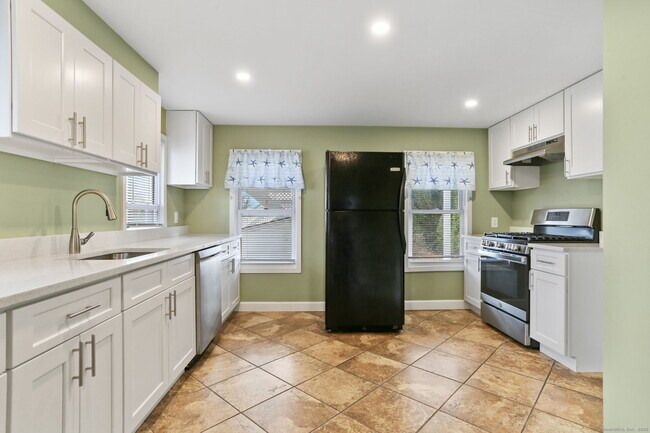 Building Photo - 8 3rd St