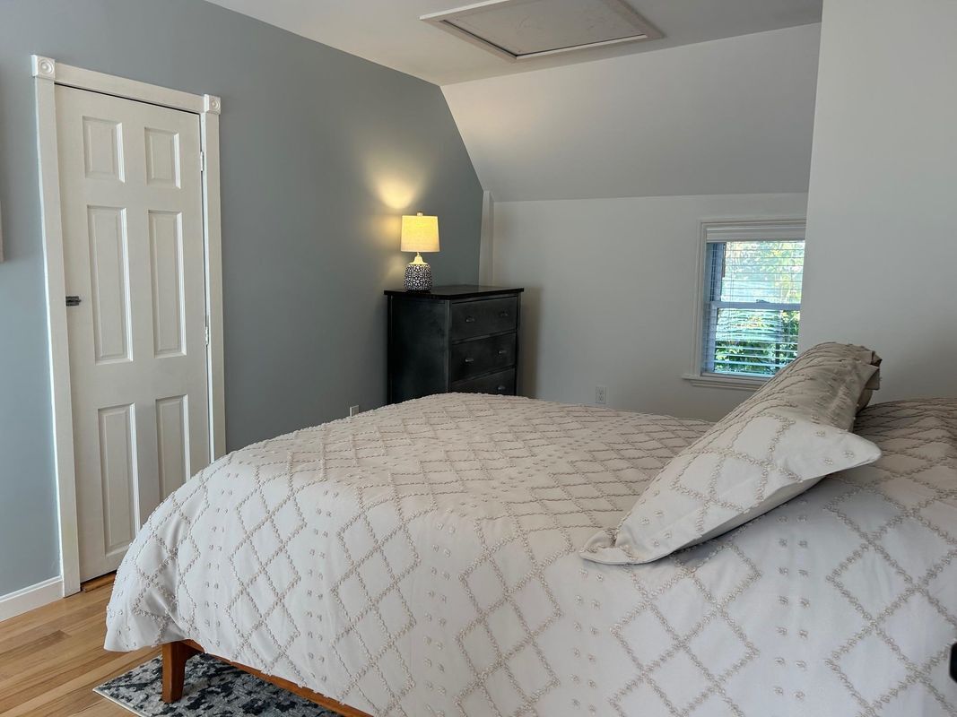 Building Photo - 9 Angle, A