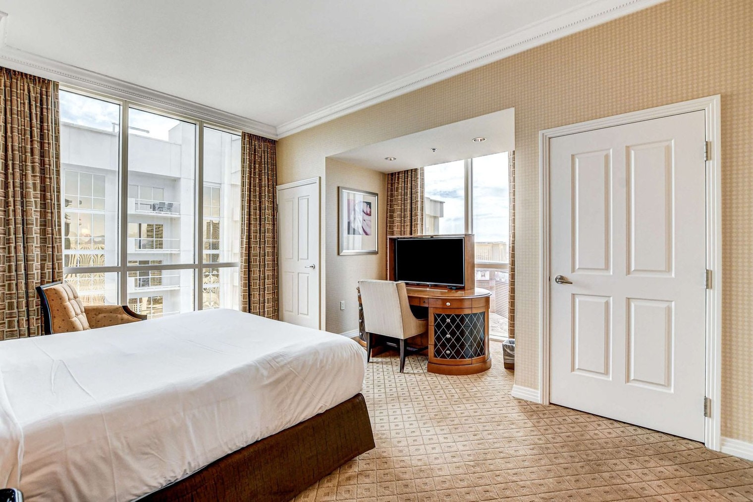 Building Photo - 135 E Harmon Ave