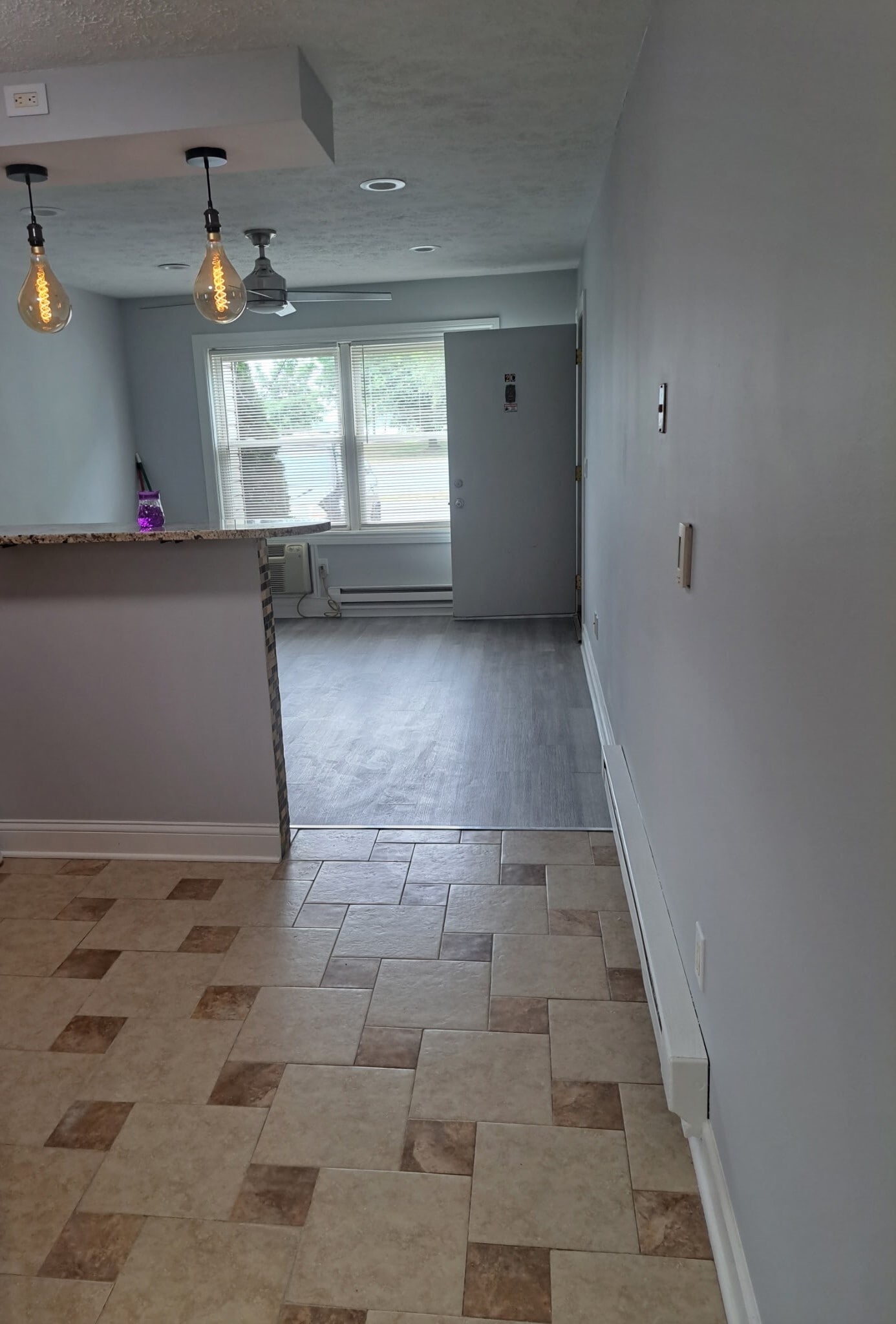 Building Photo - 2037 Calumet Ave