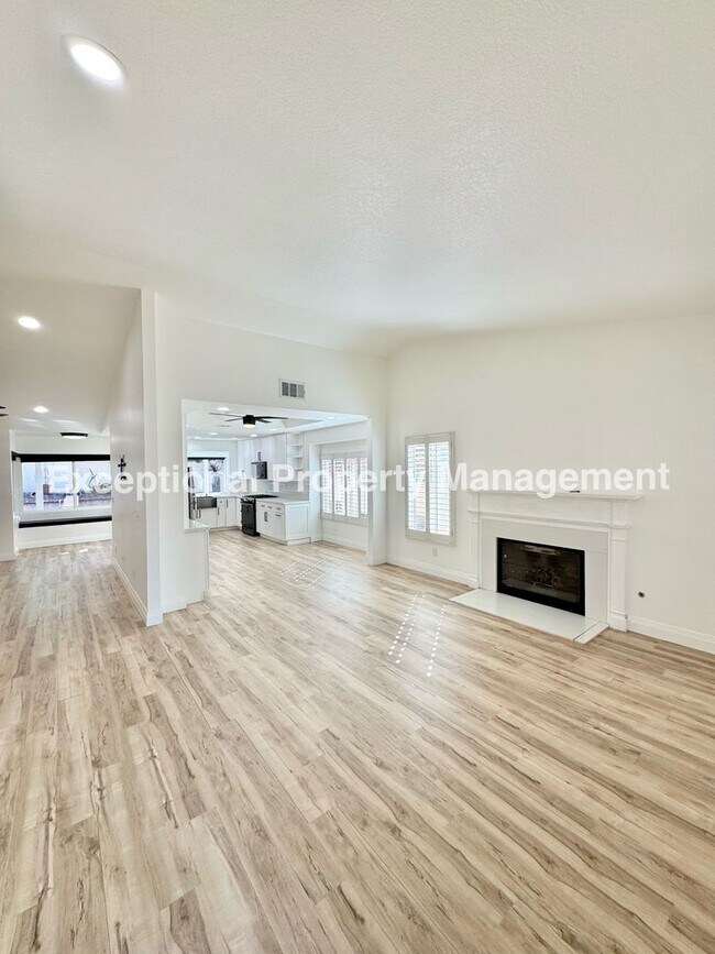Building Photo - Ready to move in 3 bed 2 bath single story home