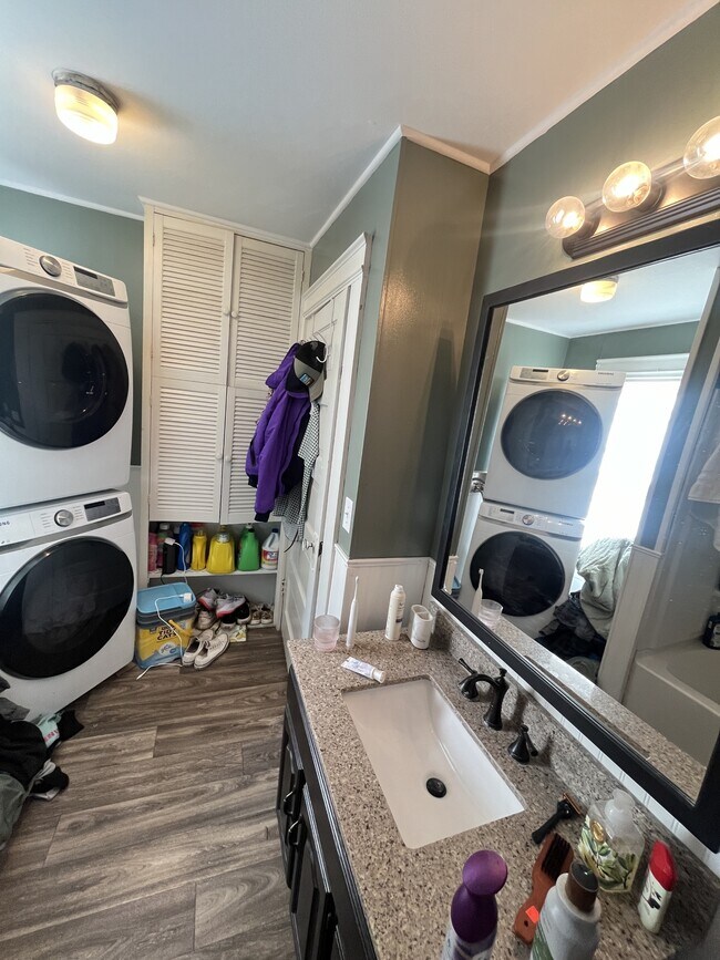 Building Photo - 424 Grover St