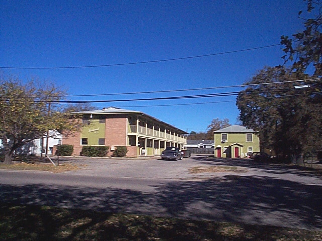 Primary Photo - 1013-1015 Hogan Ln