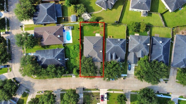 Building Photo - 12902 Meadow Springs Dr