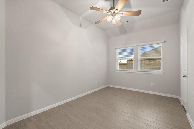 Building Photo - 30839 Boxwood Dr
