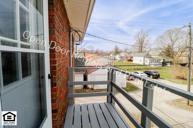 Building Photo - 204 W Houston St