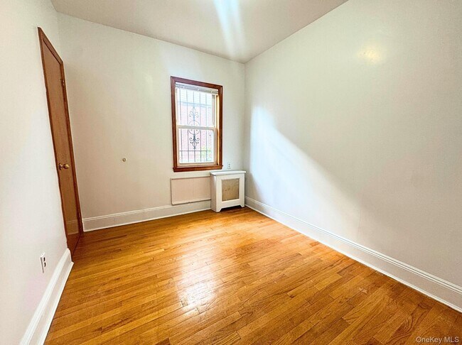 Building Photo - 62-63-63 Ellwell Crescent