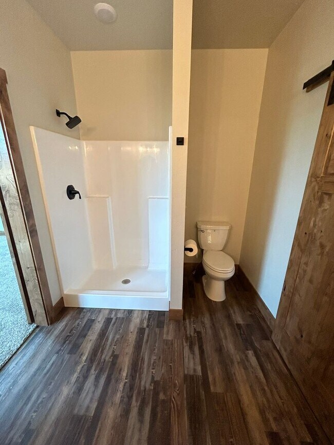 Building Photo - Beautiful Home in Rural Setting