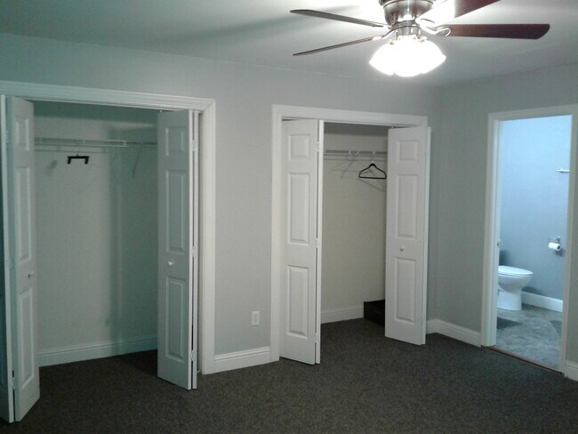 Building Photo - 710 E Boyd Dr