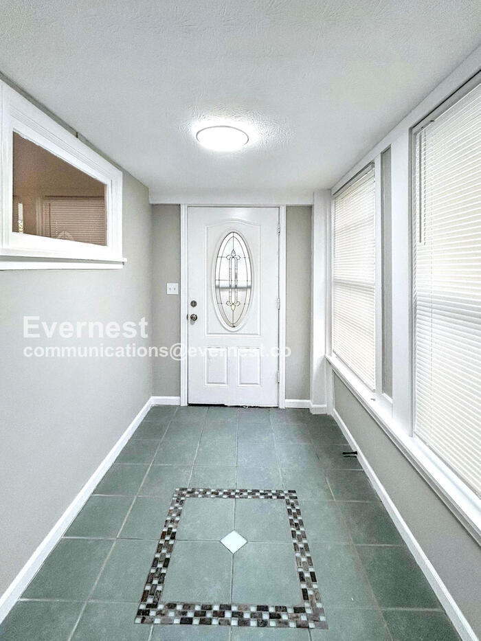 Building Photo - 18709 Arrowhead Ave