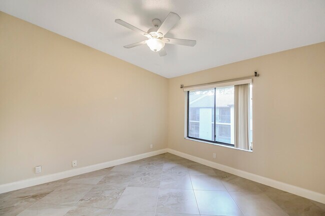 Building Photo - 21951 Soundview Terrace