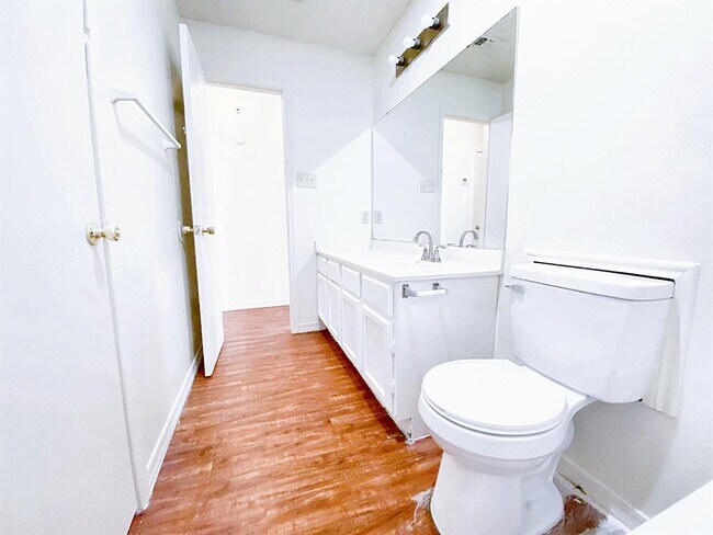 Building Photo - 111 Hughson Ct