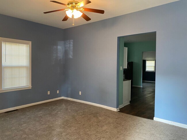 Building Photo - Cozy 2 Bed/2 Bath 1 Story Bungalow - Large...