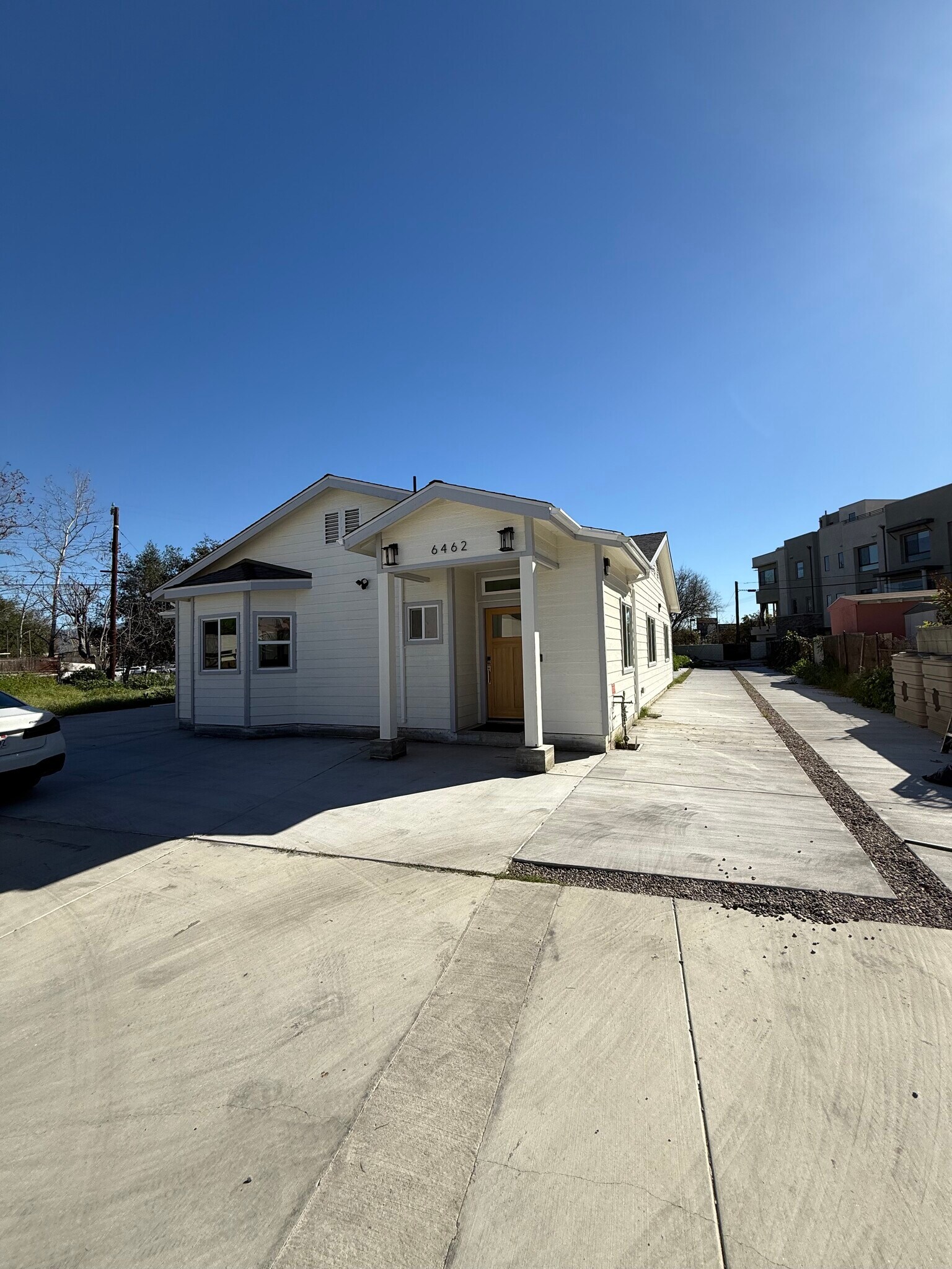 Building Photo - 6462 Mary Ellen Ave