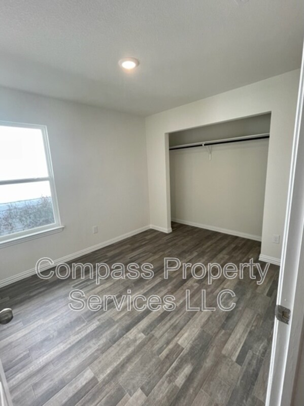 Building Photo - 1114B Chestnut