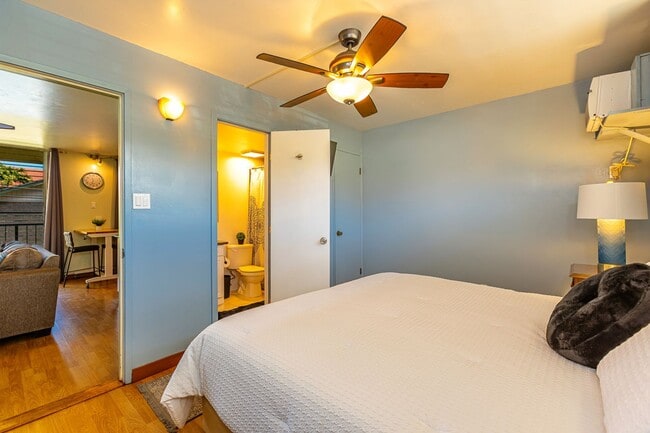 Building Photo - Oceanfront 1 Bed/1 Bath Fully Furnished Condo at Waipuilani!