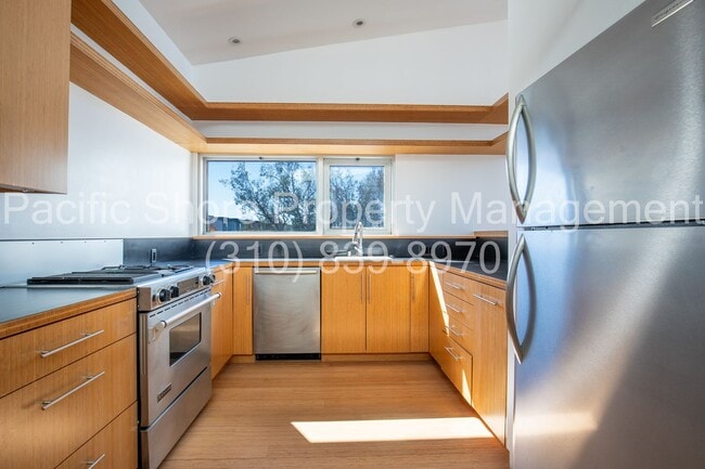 Building Photo - 543 Rose Ave