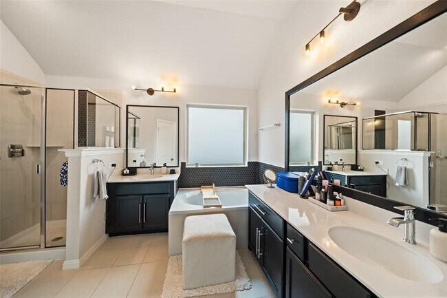 Building Photo - 531 Carina Gaze Dr