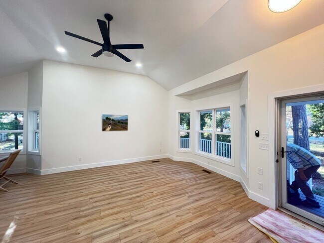 Building Photo - Pet Friendly, Remodeled Home in North Myrt...