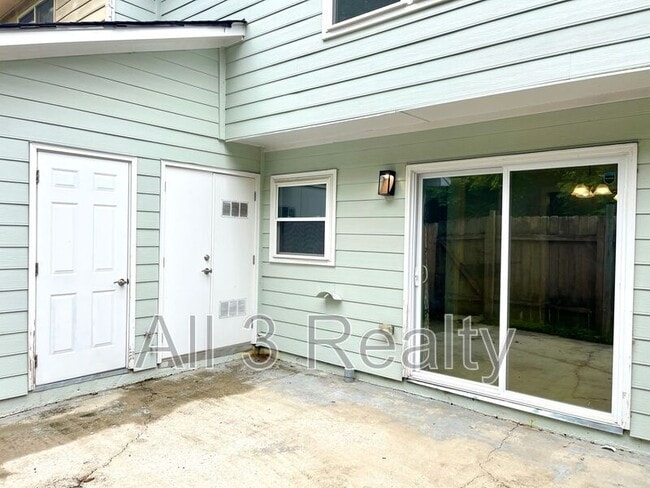 Building Photo - 696 Redland Dr