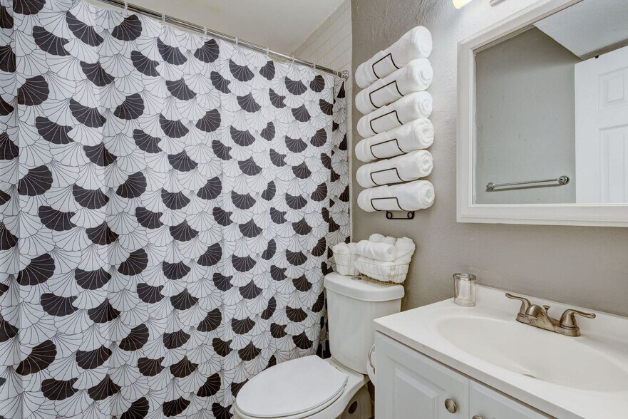 Primary Photo - 2216 Hazard St