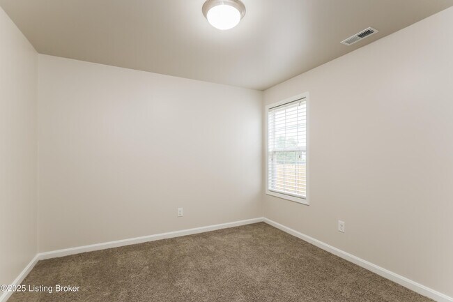 Building Photo - 11601 Top Walnut Loop