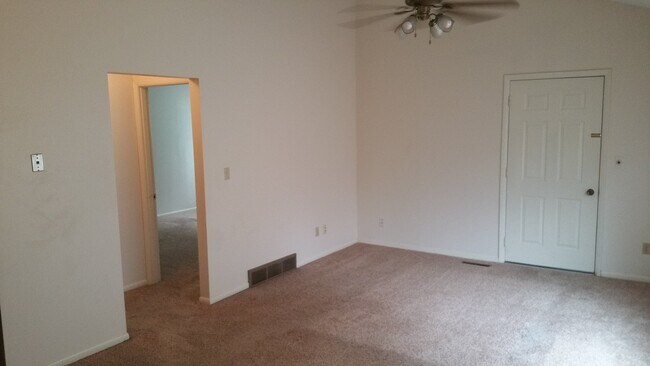 Building Photo - 913/915 Garfield