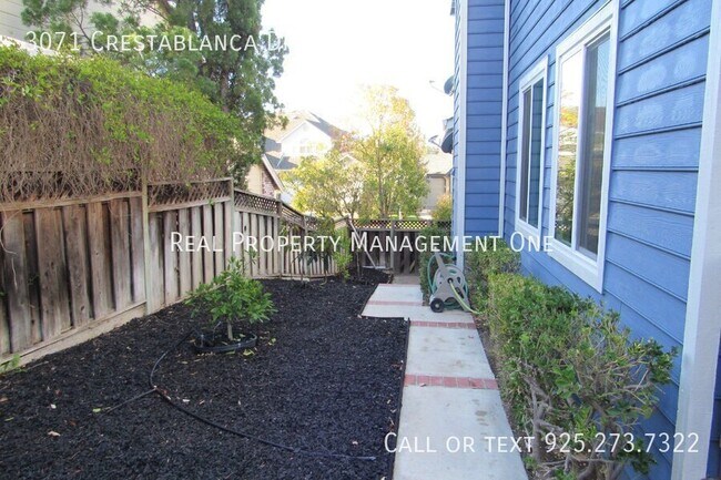 Building Photo - 3071 Crestablanca Dr