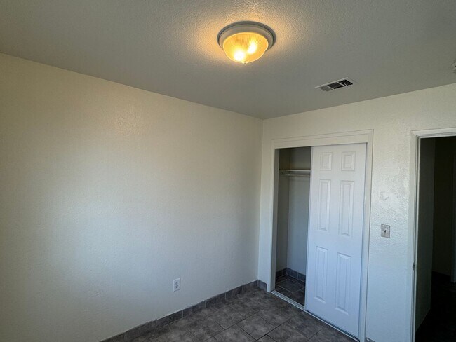 Building Photo - 818 Wallace St