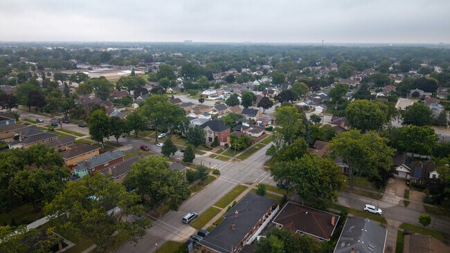 Building Photo - 8105 N Oconto Ave