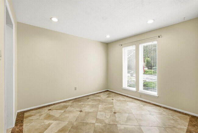 Building Photo - 3807 Glenwood Springs Dr