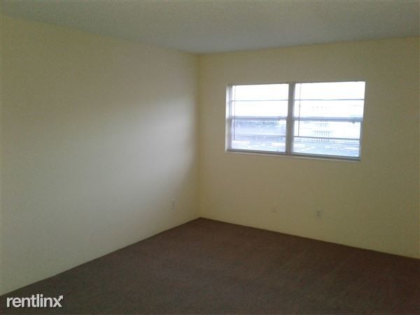 Building Photo - 460 Brentwood Dr