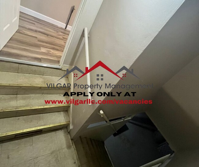 Building Photo - This attractive 2 large bedroom, 1 bathroo...