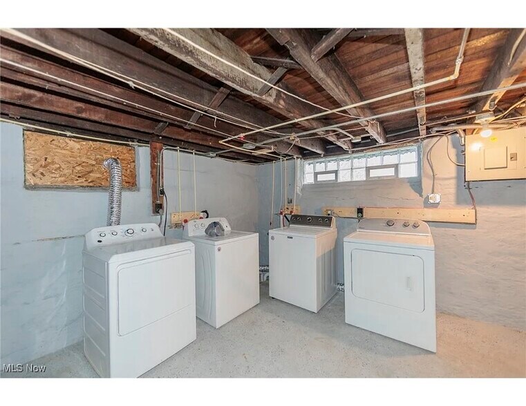 Building Photo - 1431 Rowley Ave
