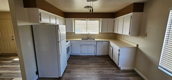 Building Photo - 825 Capehart Ct