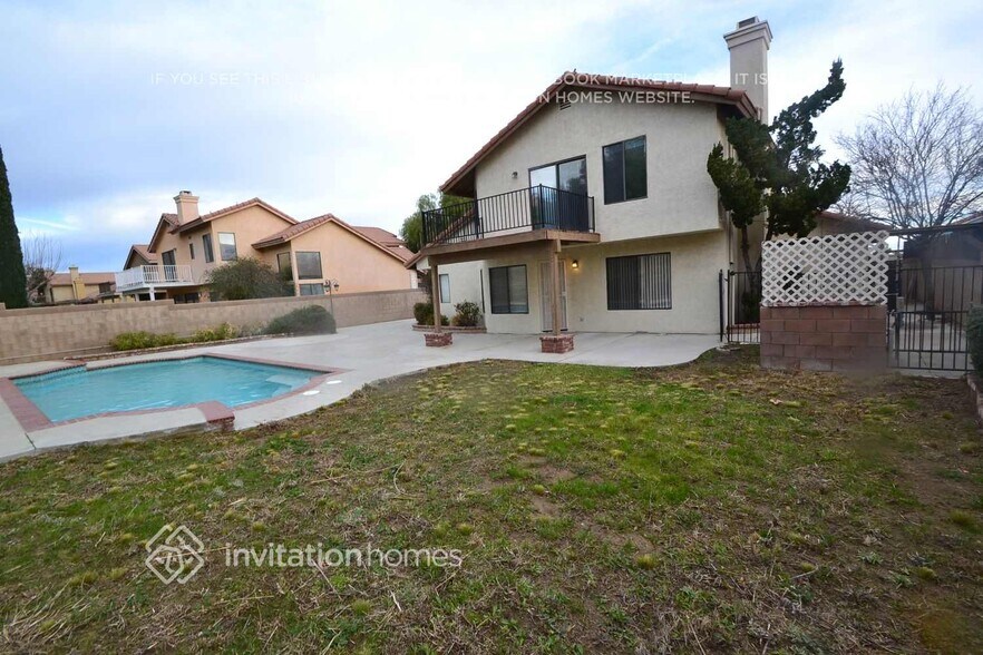 Building Photo - 4546 Grandview Dr