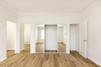 Interior Photo - Manhattan III