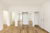 Interior Photo - Manhattan III