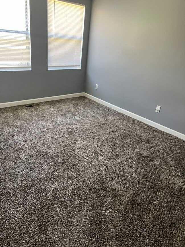 Building Photo - Jacksboro 37757 - 2 bedroom, 1 bath villa ...